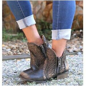 Circle G Womens Distressed Black Leather Hand Tooled Cut-out Short Boots 6 M